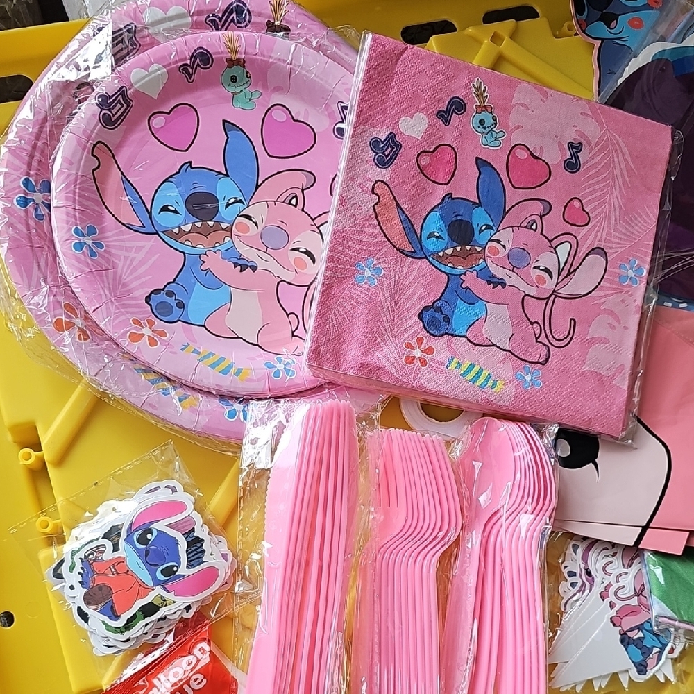Lilo And Stitch Pink and Purple Cartoon Party Supplies Set - Picture 2 of 4